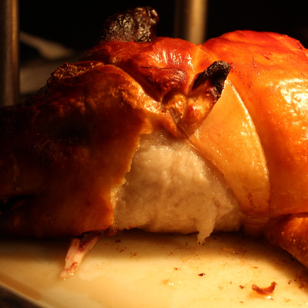 Cochon de lait rôti entier